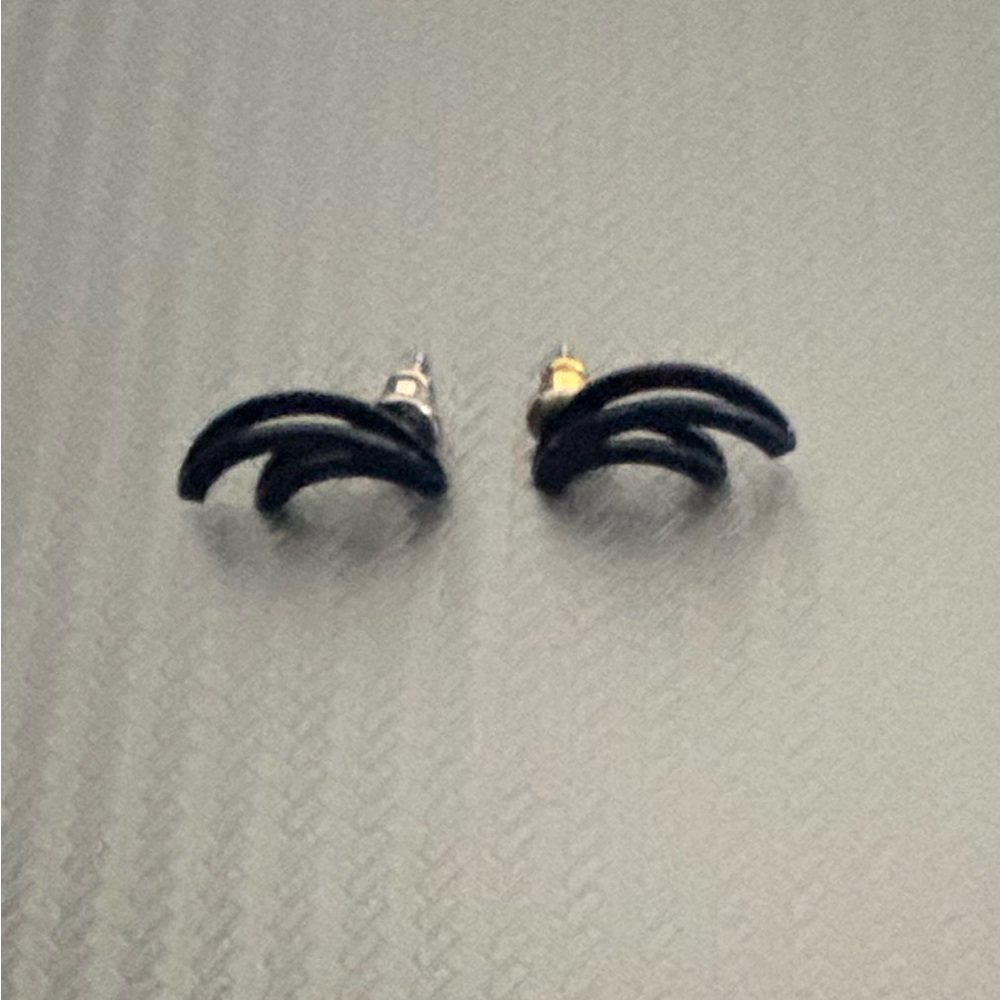5/$10 Pair of earrings black design